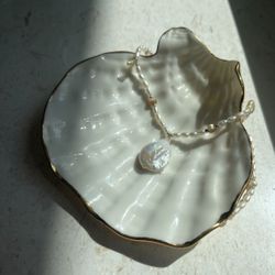 Talerzyk na biżuterię biały Shell 1